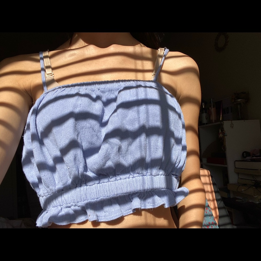 CROP RUFFLE TOP